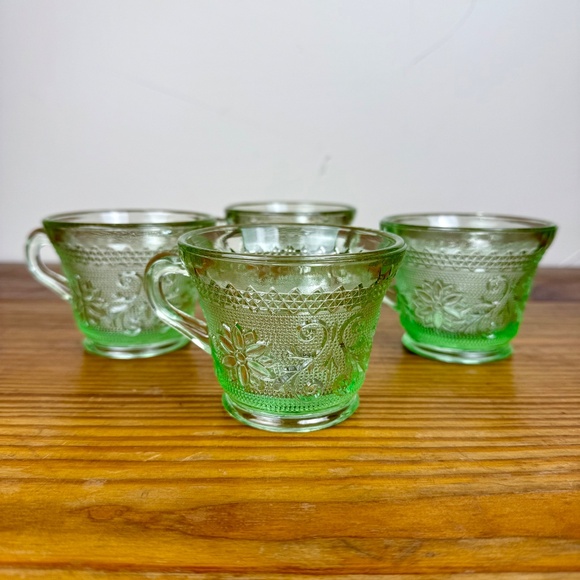 Vintage Indiana Glass Green Depression Cups | Sandwich Pattern | Set of 4 - Picture 5 of 16